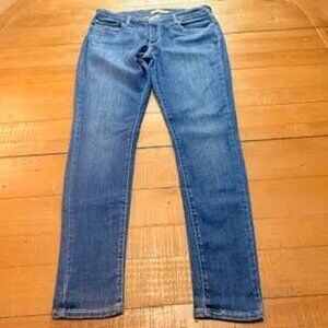 Levi’s 710 Super Skinny Jeans Medium Wash Size 31 Women’s Stretch Denim